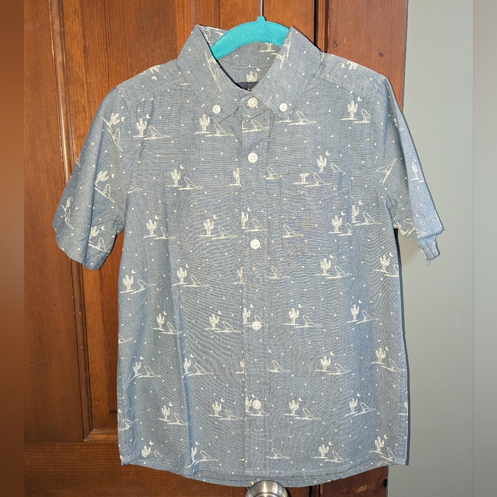 LIKE NEW Chambray Cactus Coyote Button-Down Shirt